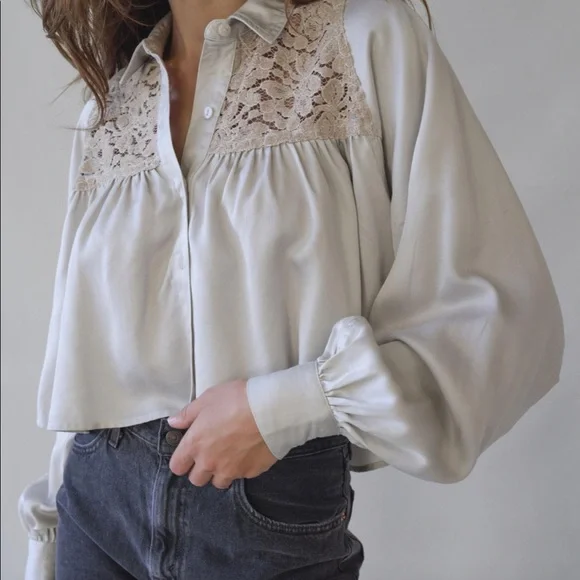 Urban Outfitters Callie Lace Cropped Blouse Sz S - Picture 2 of 9